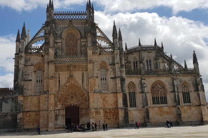 Private Tour Fátima - Batalha - Nazaré - Óbidos Full Day - Key Points