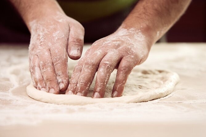 Quick Pizza Making Class in Pizzeria in Napoli Old Town - Key Points