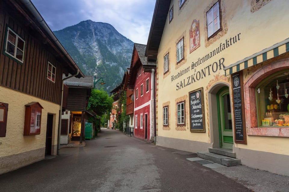 Romantic Scenic Walking Tour in Hallstatt - Key Points