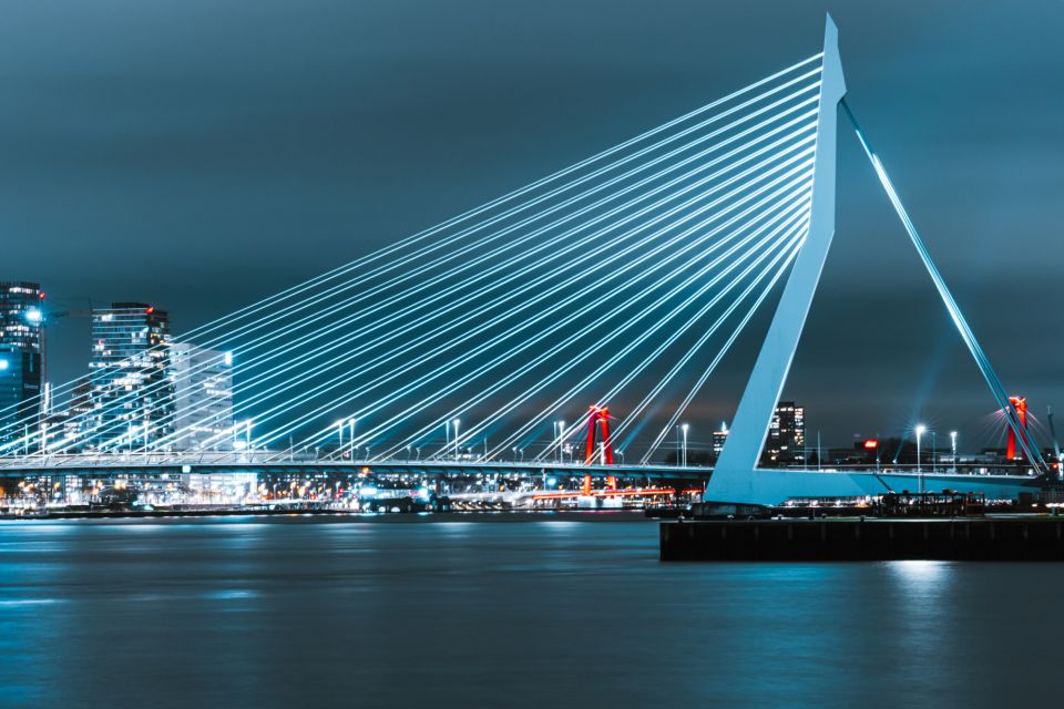 Rotterdam: First Discovery Walk and Reading Walking Tour - Key Points