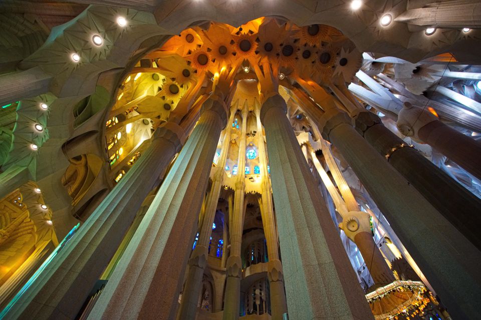 Sagrada Familia and Sailing Experience - Key Points