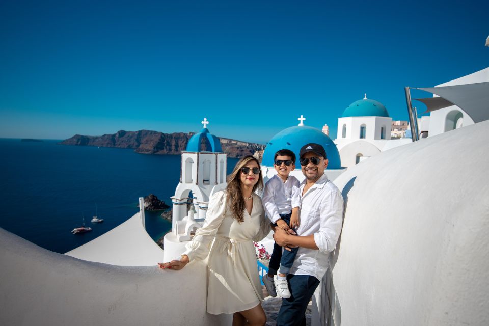 Santorini Family Photoshoot (Oia Village) - Key Points