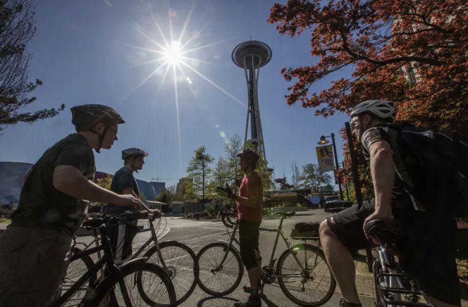 Seattle: 3 Hour Emerald City Bike Tour - Key Points