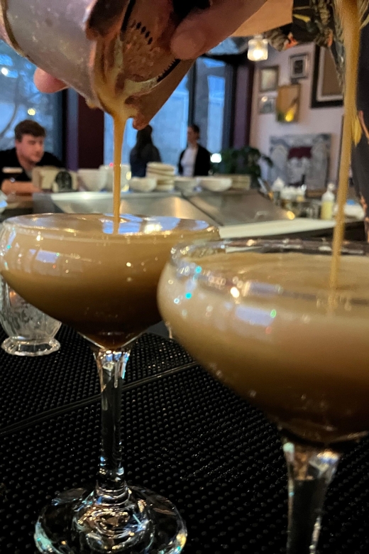 Seattle: Craft Cocktail and Gourmet Food Walking Tour - Key Points