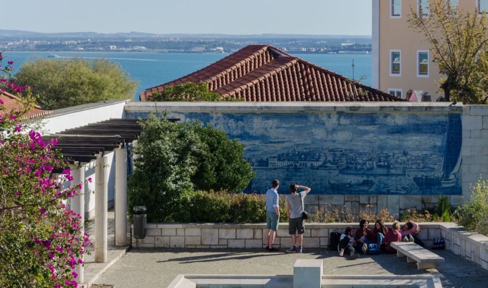 See Lisbon Through the Eyes of a Local - Free Walking Tour - Key Points