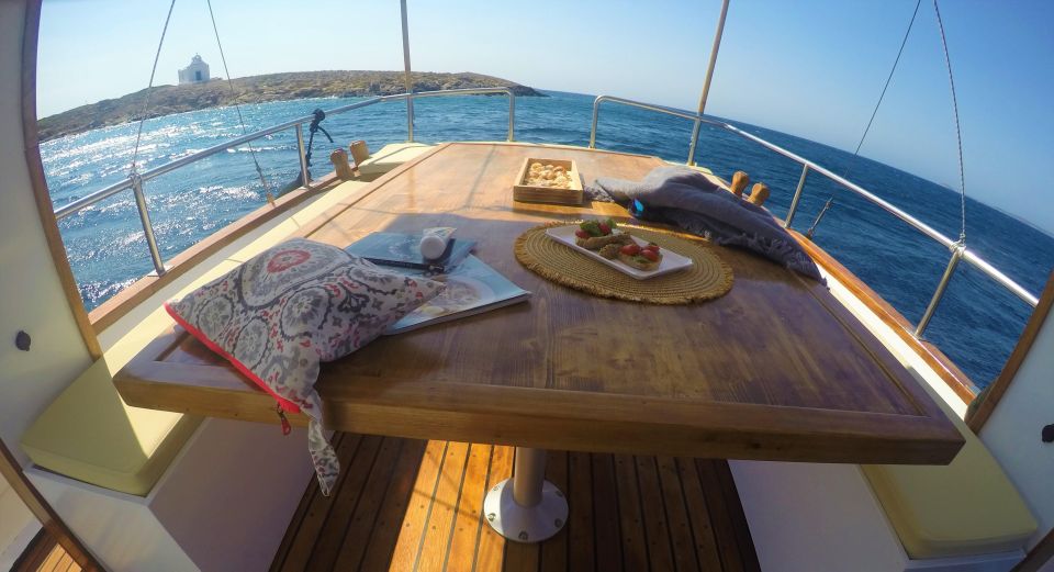 Semiprivate Kaiki Cruise to Antiparos & Despotiko With Lunch - Key Points