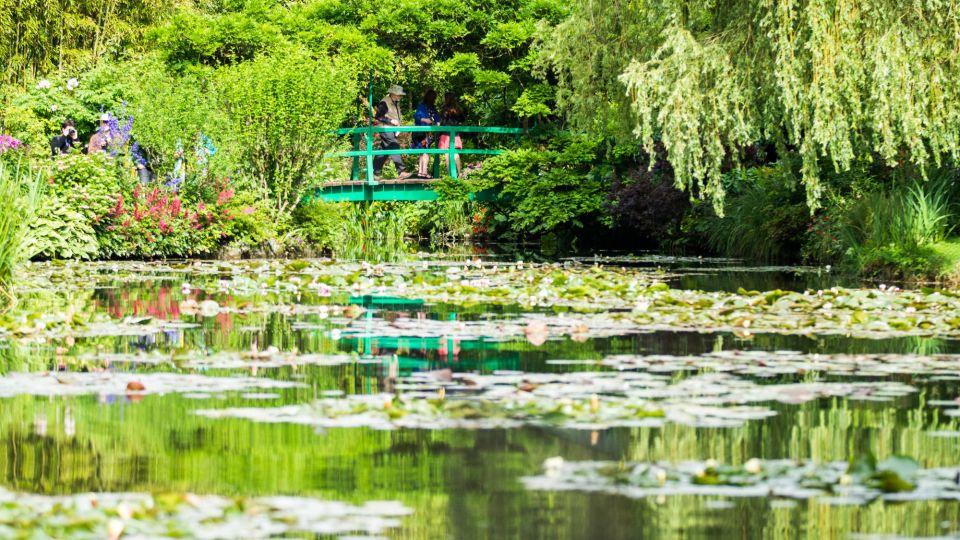 Small-Group Giverny and Van Goghs Room in Auvers From Paris - Key Points