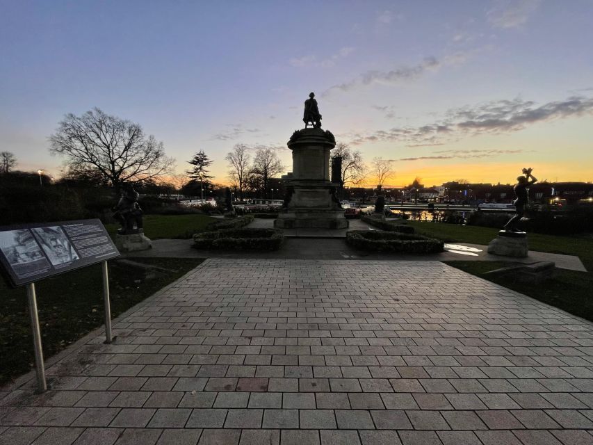 Stratford-Upon-Avon: City Exploration Self-Guided Audio Tour - Key Points