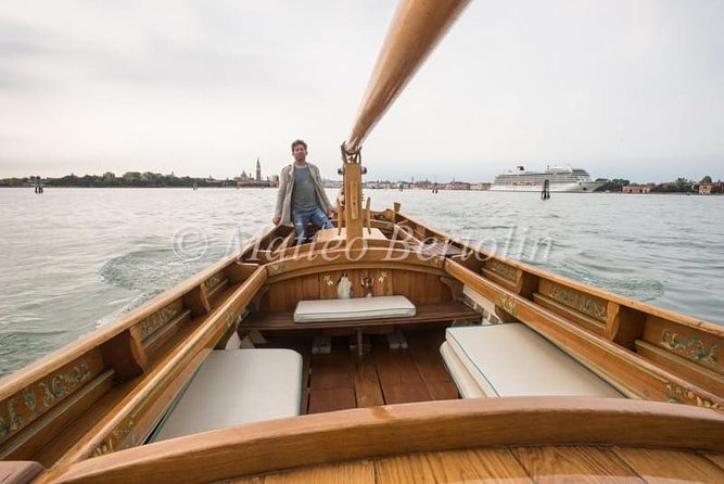 Sunset Traditional Boat Tour With Prosecco Inclusions