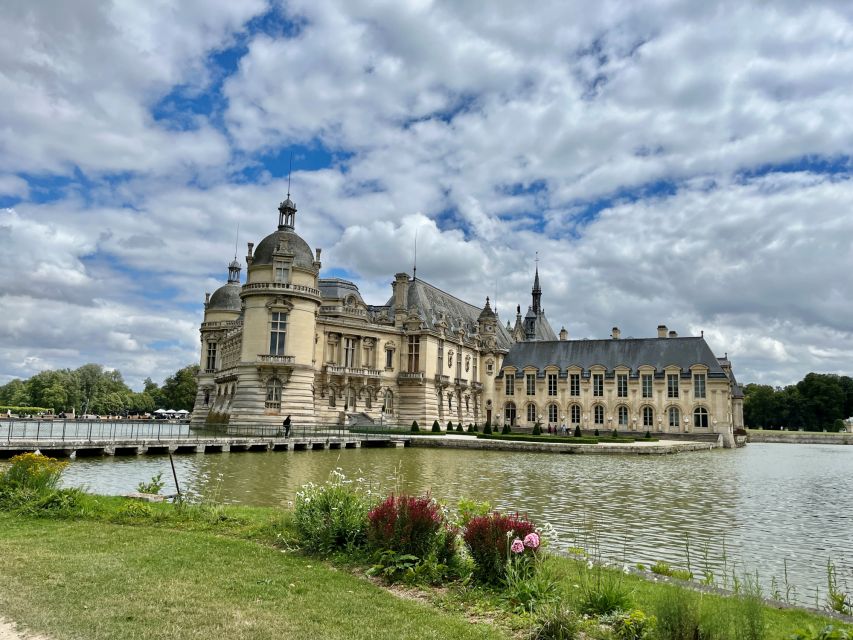 The Great Stables of Prince De Condé & Chantilly Palace - Key Points