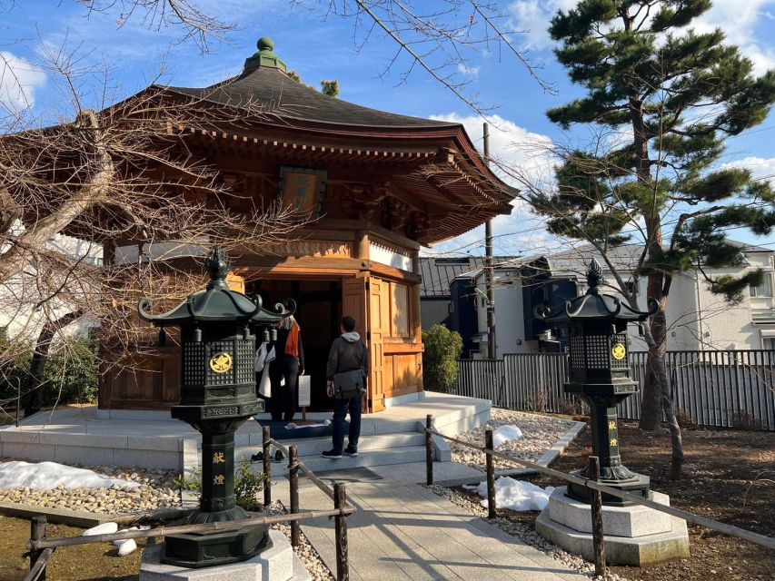 Tokyo Gotokuji Unique Temple Walking Tour for Cat Lovers. - Key Points