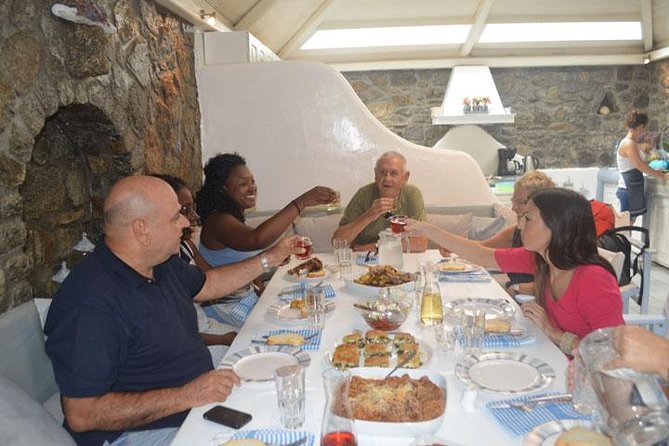 Traditional Lunch or Dinner With Drinks in Mykonos - Key Points