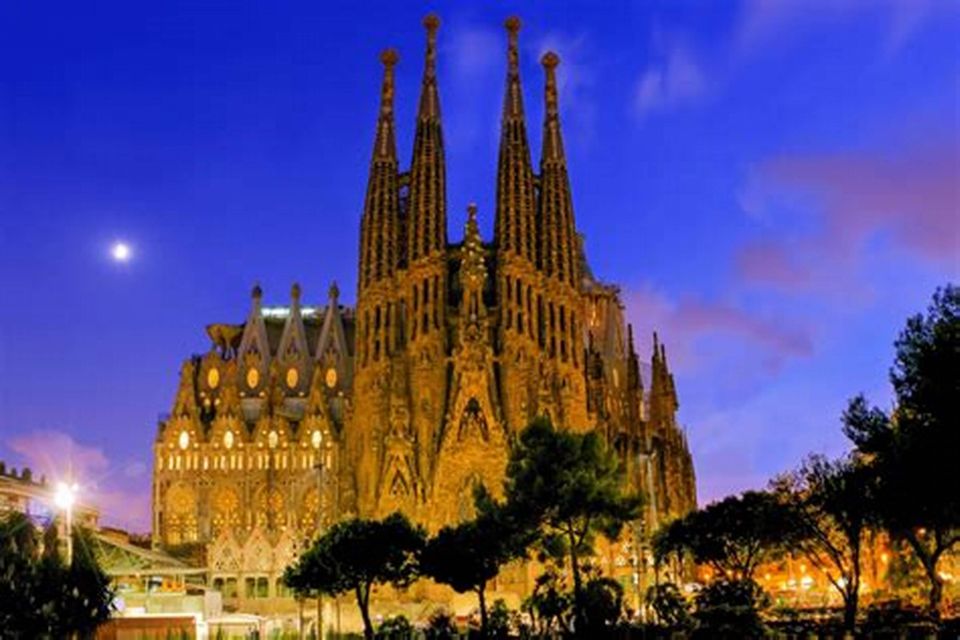 Two Hours Quick Barcelona Private Tour With Hotel Pick up - Key Points