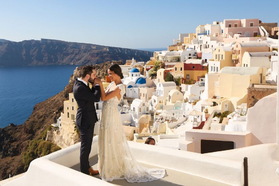 Unique Wedding Photos in Oia Village - Key Points