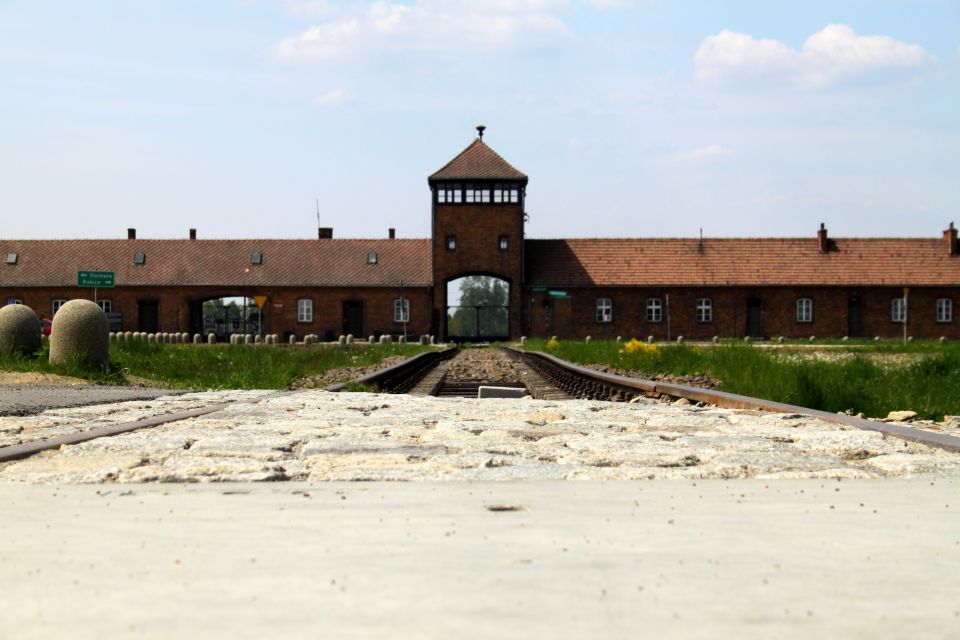 Warsaw: Kraków and Auschwitz-Birkenau Full-Day Trip - Key Points