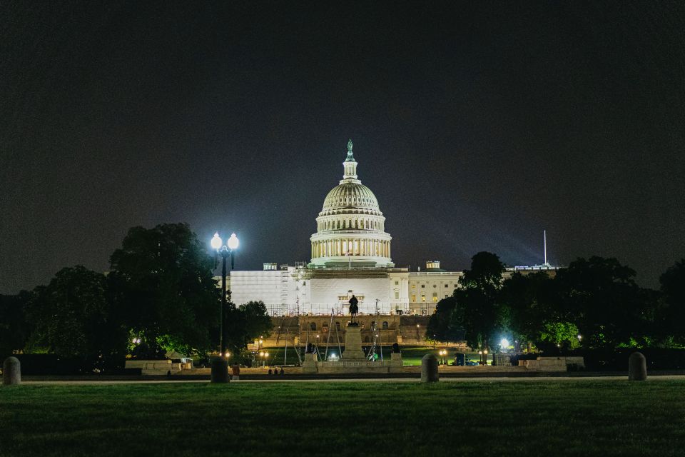 Washington DC: National Mall Night Bus Tour - Key Points