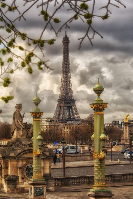 Whispers of Elegance: An Enchanting Parisian Evening - Key Points