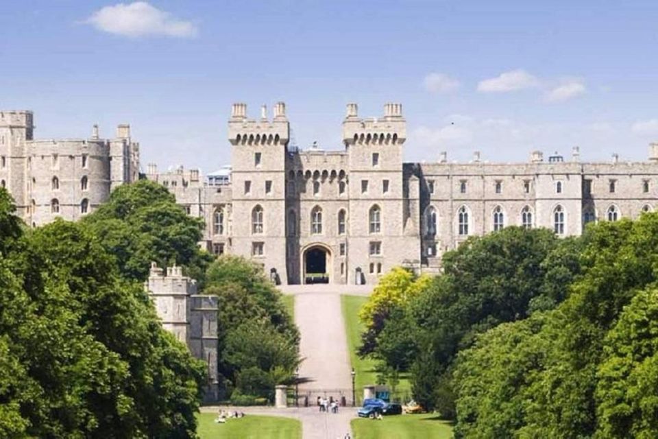 Windsor Castle, Stonehenge and Bath Tour Private - Key Points