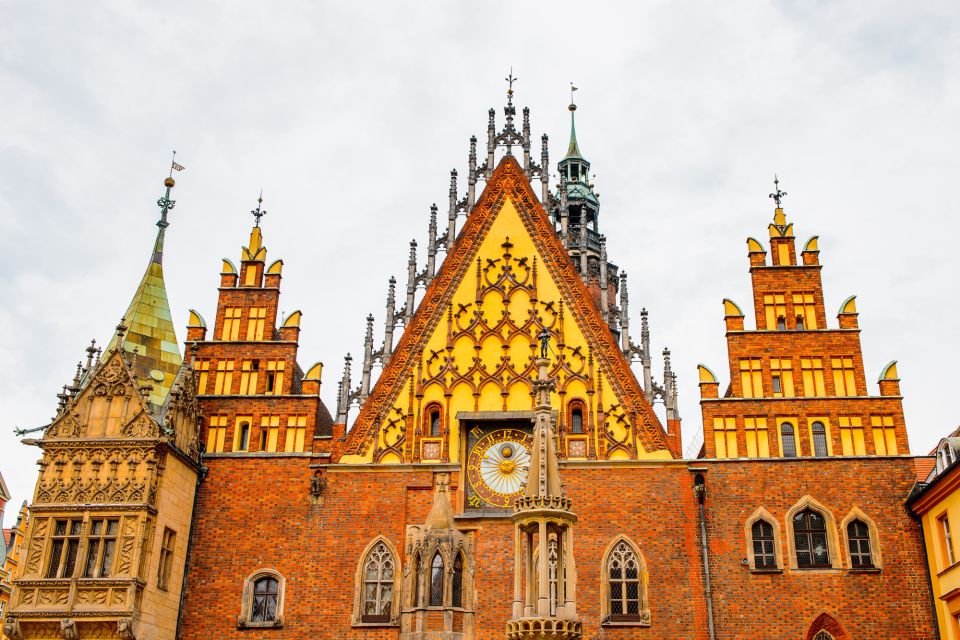 Wroclaw: First Discovery Walk and Reading Walking Tour - Key Points