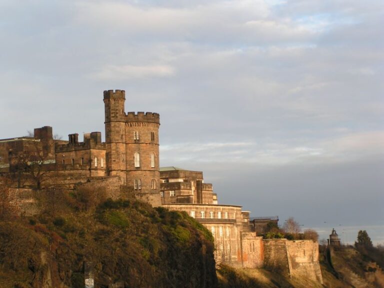 Edinburgh: Guided Tour In English Highlights Of The Tour