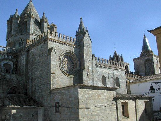 Évora Private Day Trip From Lisbon With Wine Tasting Duration And Pickup