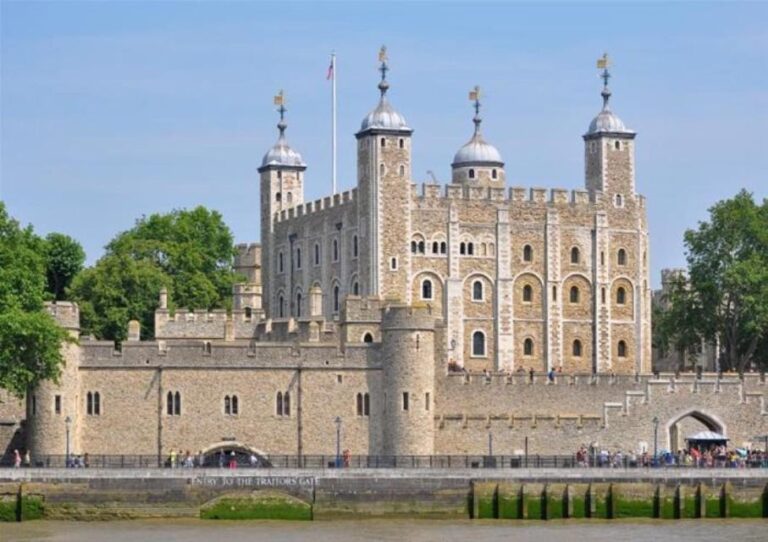 Hop On Hop Off London Bus Tour & Tower Of London Tour Overview