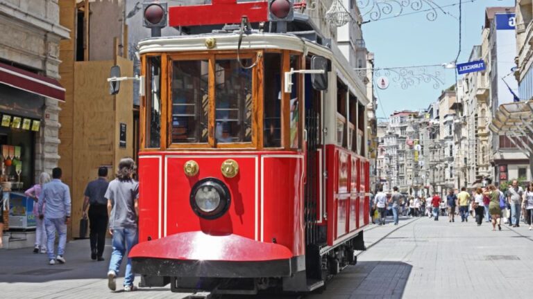 Istanbul: Public Transport Card With Istanbul Airport Bus Overview Of Istanbul City Card