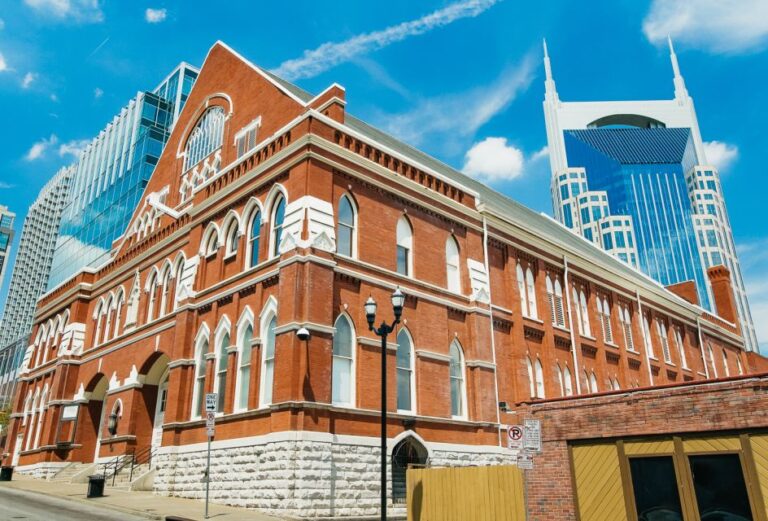 Nashville: Guided City Van Tour Itinerary Highlights