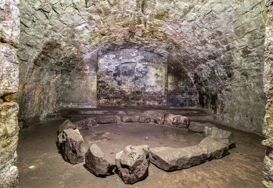 Edinburgh: Haunted Underground Vaults and Graveyard Tour - Greyfriars Kirkyard: Legendary Canine Caretaker