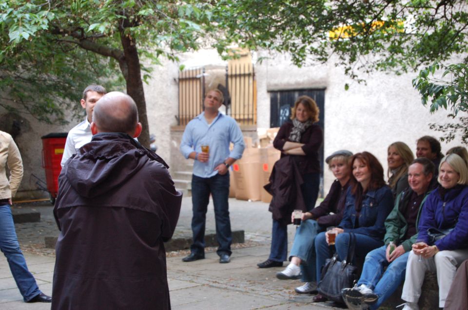 Edinburgh Literary Pub Tour With Real-Actors - Theatrical Dialogues in Pubs