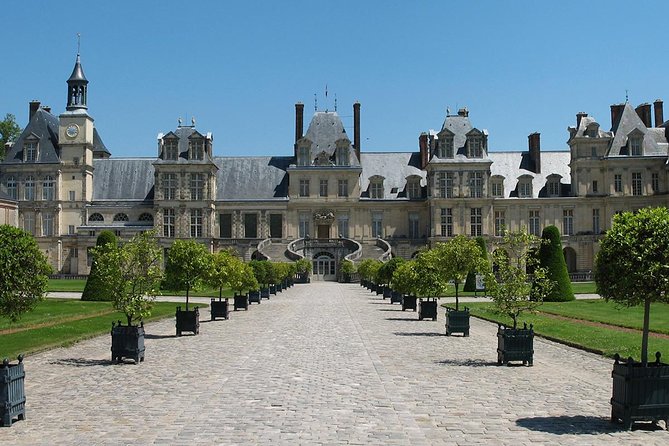 Fontainebleau and Barbizon Half Day Guided Tour From Paris by Minivan - Château De Fontainebleau Exploration