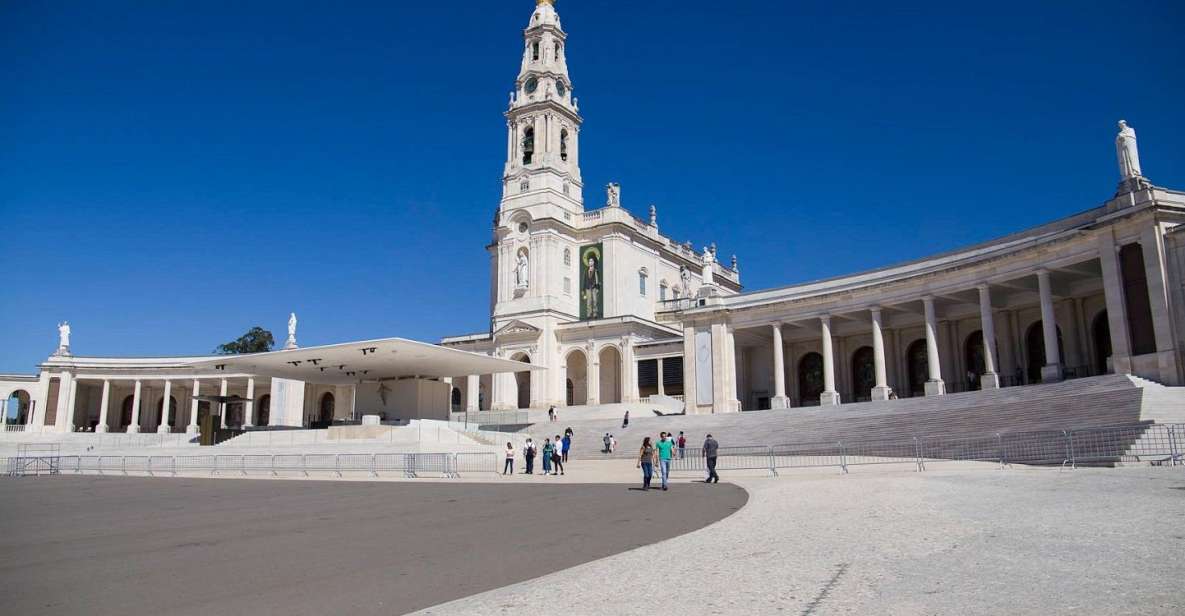 From Lisbon: Fatima/Batalha and Mafra Convent/Óbidos Tour - Group Size