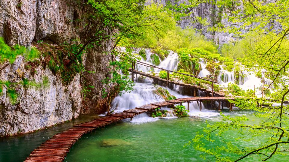 From Split: Transfer to Zagreb With Stop at Plitvice Lakes - Exploring Plitvice Lakes National Park