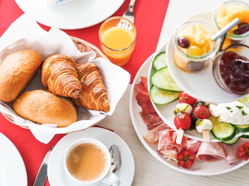 Heidelberg: Breakfast Boat Cruise - Inclusions