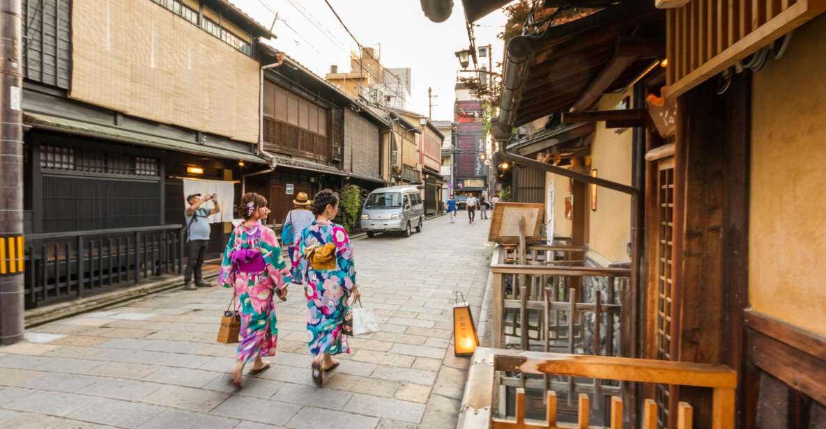 Night Walk in Gion: Kyotos Geisha District - Participant Details