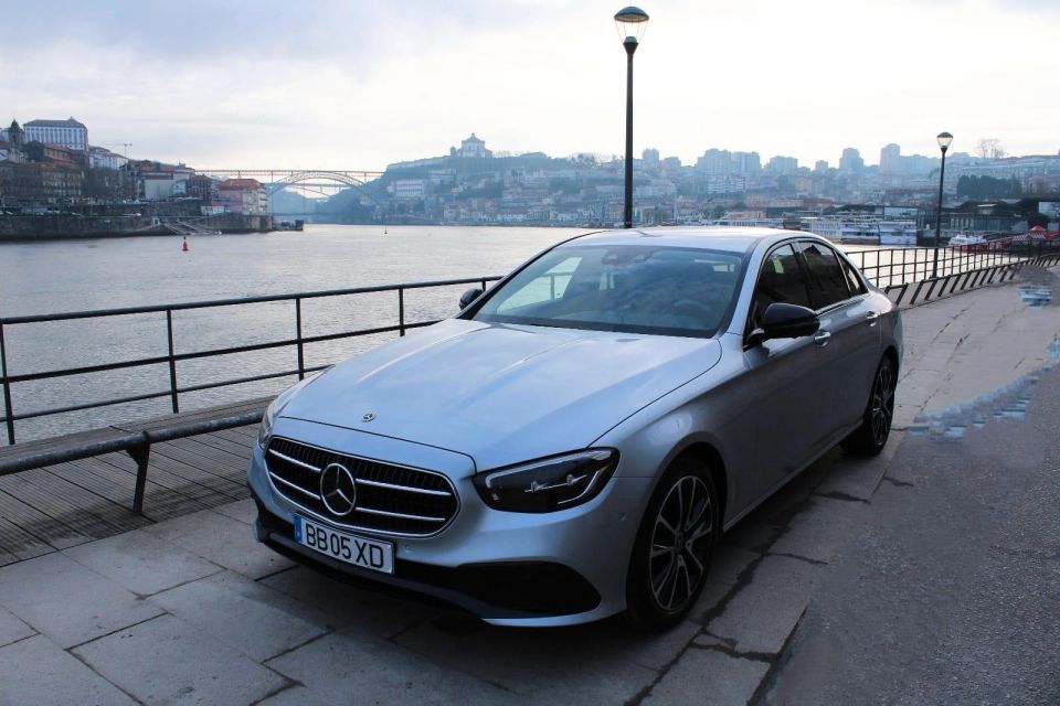 Porto: Luxury Sedan Car Transfer to Lisbon. - Vehicle and Amenities