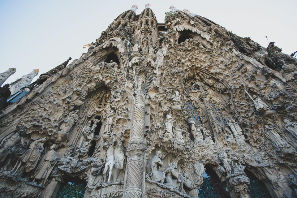 Sailing Experience, Sagrada Familia & Park Guell - Tour Highlights