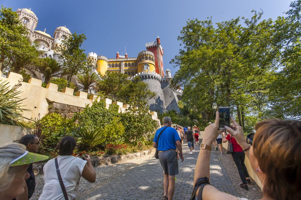 Sintra: Full-Day Deluxe Tour With Pena Palace Ticket - Itinerary at a Glance