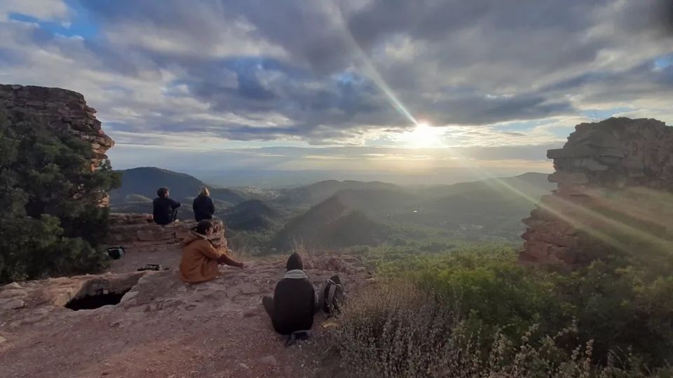 Valencia: Serra Castle Tour and Sunset - Experience Highlights