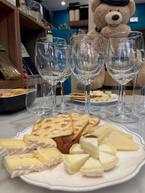 Wine &Cheese Tasting Near Tour Eiffel - 3 Wines - 3 Cheeses - Renowned Parisian Wine and Cheese Boutique