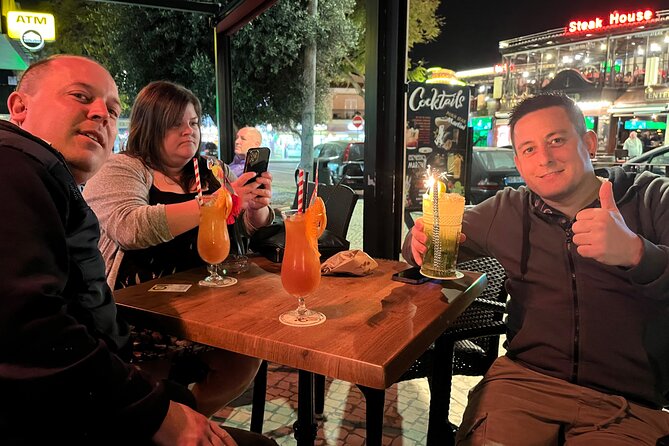 Albufeira Night Tour With Cocktails - Meeting and Pickup