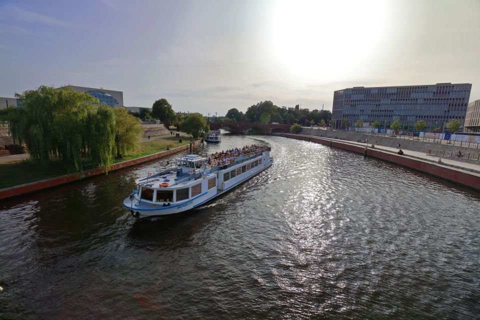 Berlin: Evening City Sightseeing Cruise - Inclusions