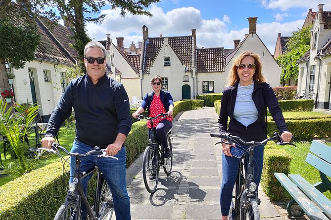 Bruges by Bike, Secret Corners, Street Art and Chocolate! - Minnewater Lake and Gruuthusemuseum