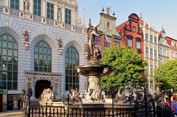 Gdansk Old Town Private Walking Tour With Legends and Facts - Wyspa Spichrzow Sightseeing