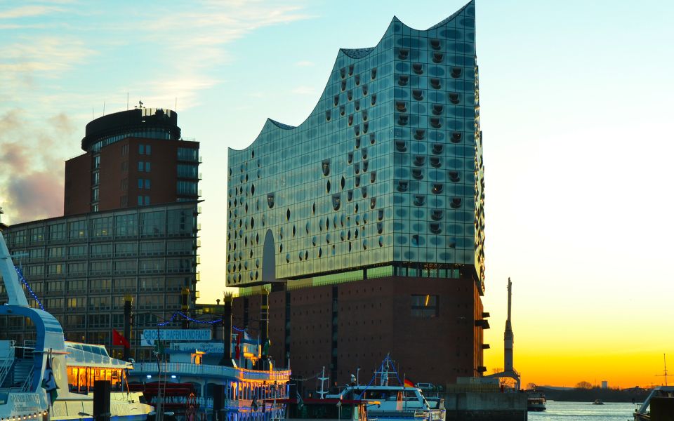 Hamburg: Elbphilharmonie Plaza, Highlights & Surroundings - Escalator and Panoramic Views