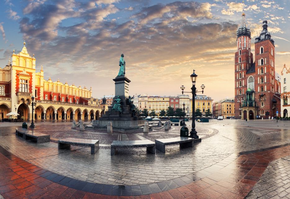 Krakow: E-Car City Tour - Tour Features