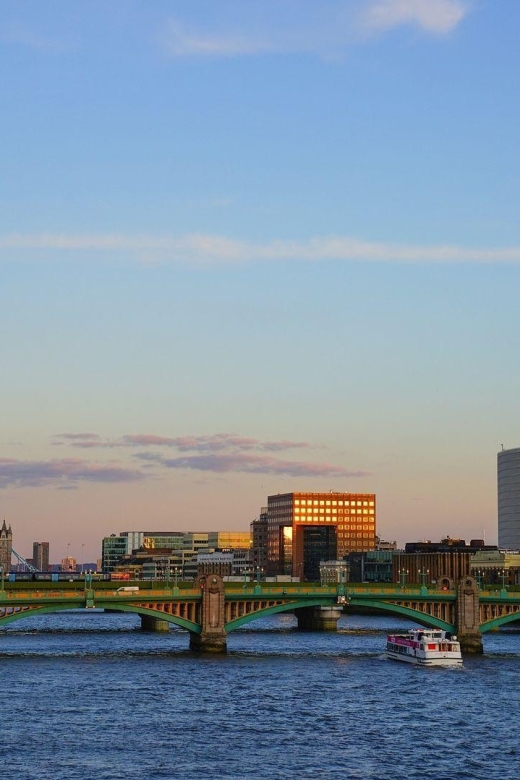 London: In-App Audio Walk Along the River Thames (ENG) - Flexible Experience