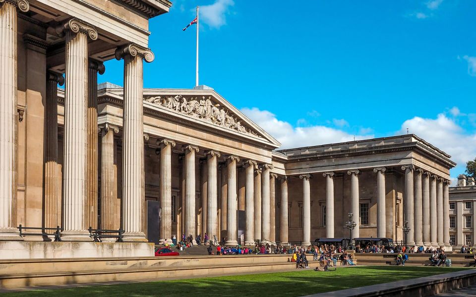 Londons Treasures: Guided Tour of British Museum - Assyrian Winged Bulls Showcase