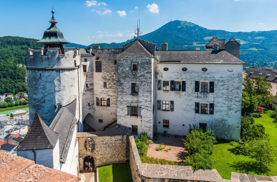 Salzburg: Austrian Food Tasting With Old Town Private Tour - Beverages Included in the Tour