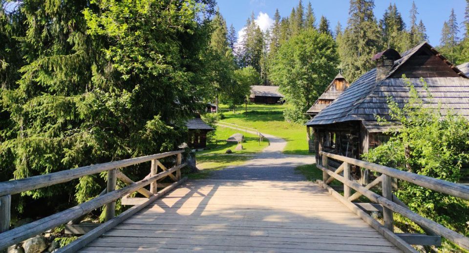 Zakopane: Oravsky Castle & Orava Village Tour - Orava Village Open-Air Museum